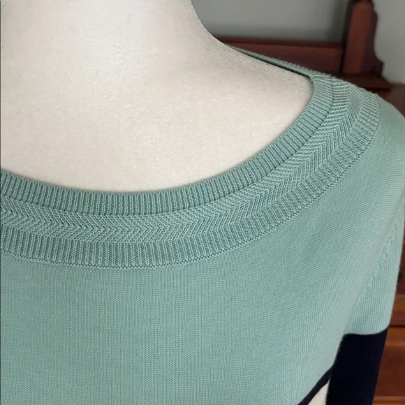 Talbots Colorblock Sweater Navy Blue and Ecru Size M - Picture 4 of 7